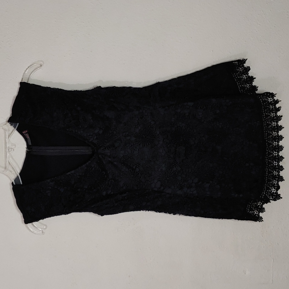 Kali Women's Size Medium Lace Lined Sleeveless Top